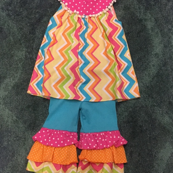 NEW - Girls 2-Piece Outfiut